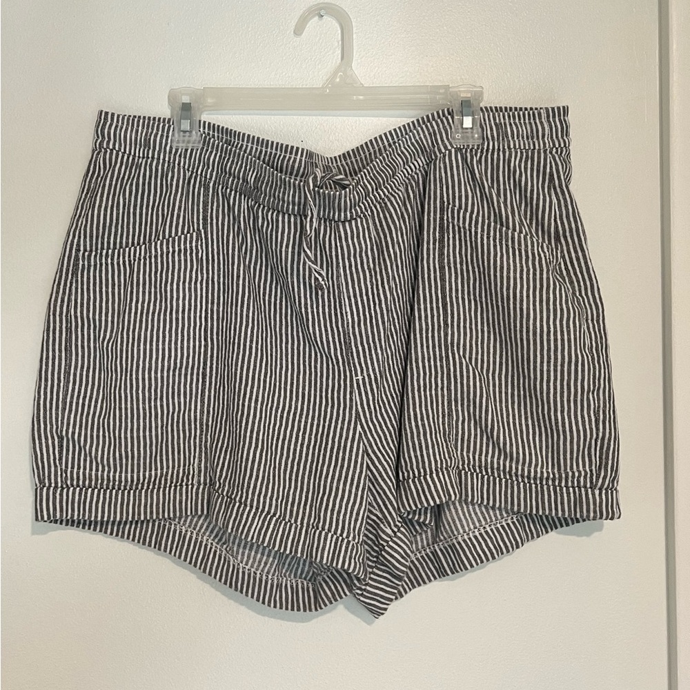 High-Waisted Railroad-Stripe Linen-Blend Shorts for Women -- 3.5-inch inseam